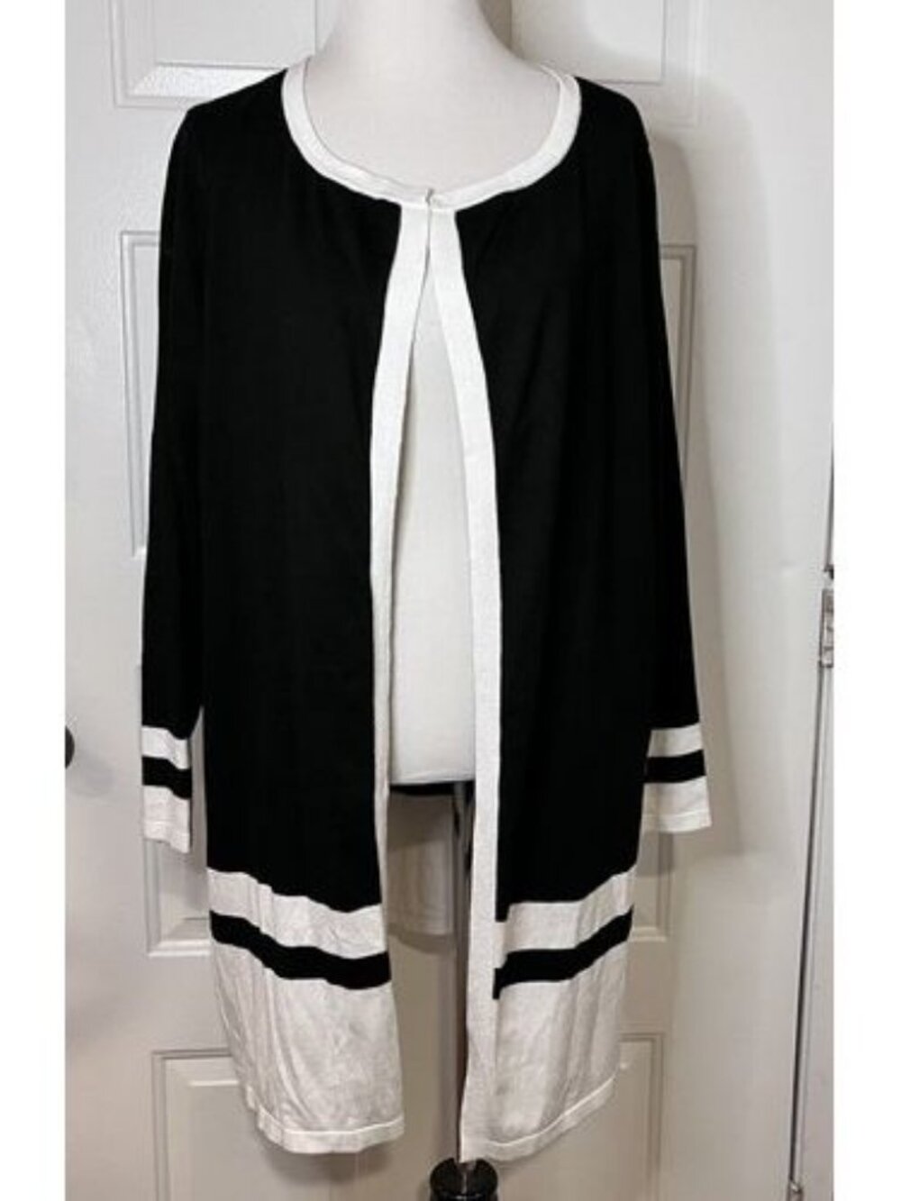 Black & White Open Front Cardigan‎